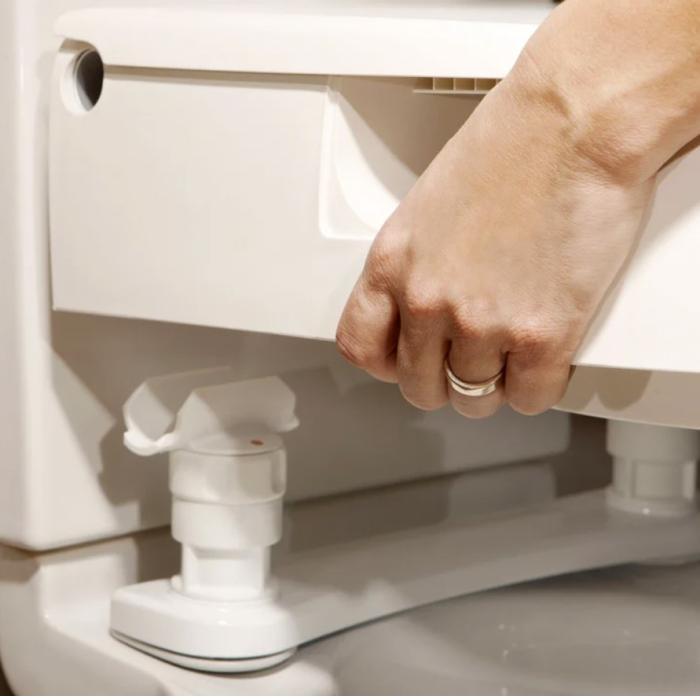  Etac Toalettsitsförhöjare Cloo med armstöd - Badhuset.se